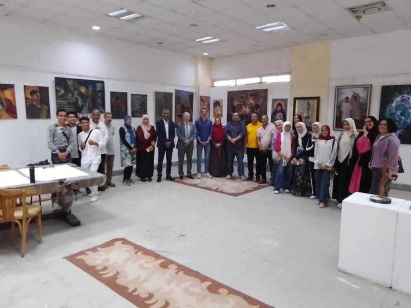 الفن يجمعنا... معرض جامعة حلوان يشهد تميز 19 كلية في 20 مجالًا فنيًا
