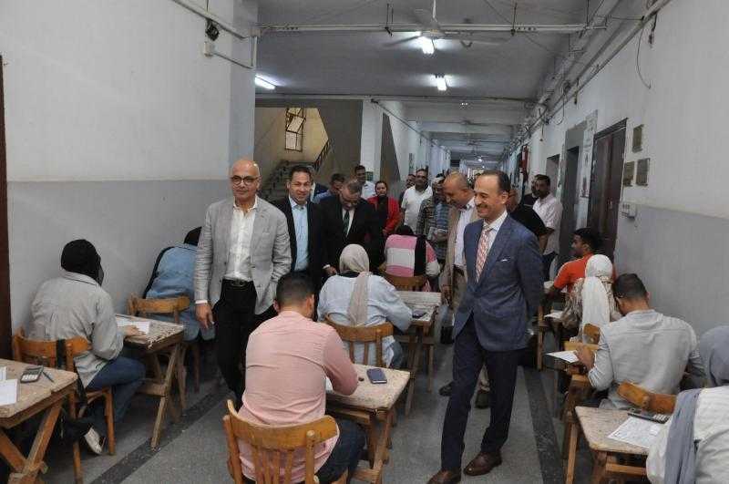 رئيس جامعة عين شمس يتفقد امتحانات الفصل الدراسي الثاني للعام الجامعي 2024-2025 في عدد من الكليات