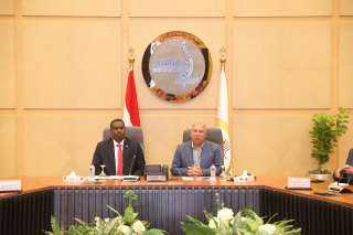 وزير الصناعة والنقل يلتقي وزير التنمية العمرانية والطرق والجسور بجمهورية السودان لبحث آفاق التعاون في مجالات النقل المختلفة
