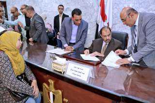 محافظ سوهاج يعقد اللقاء الجماهيري الأسبوعي للاستماع إلى شكاوى وطلبات المواطنين