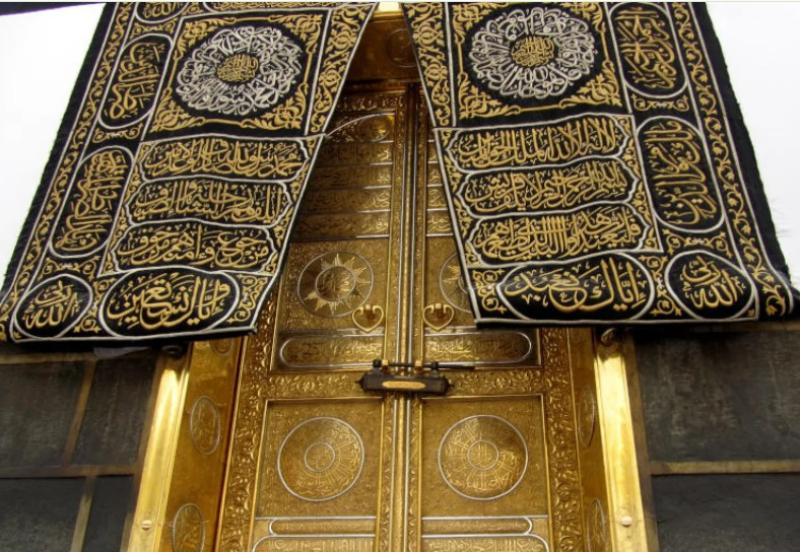 مدير الإعلام بمجمع الملك عبد العزيز يستعرض مراحل صناعة كسوة الكعبة