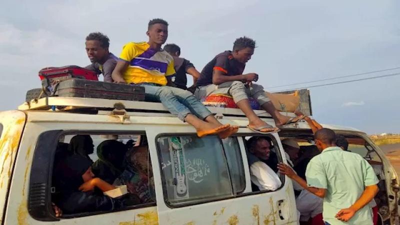 ”أسوأ كارثة إنسانية في العالم”.. ارتفاع أعداد السودانيين الفارين من حرب بلادهم