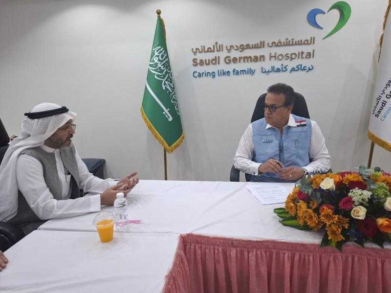وزير الصحة يعقد اجتماعا مع رئيس بعثة الحج الطبية فور وصوله الأراضي المقدسة