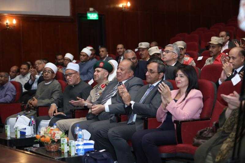 محافظ قنا يشهد ندوة توعوية ضمن مبادرة ”معًا بالوعي نحميها” بقصر الثقافة