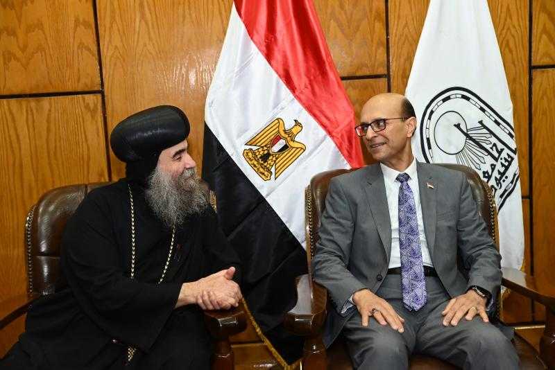 المنشاوي يستقبل قيادات الكنائس بجامعة أسيوط للتهنئة بعيد الأضحى المبارك