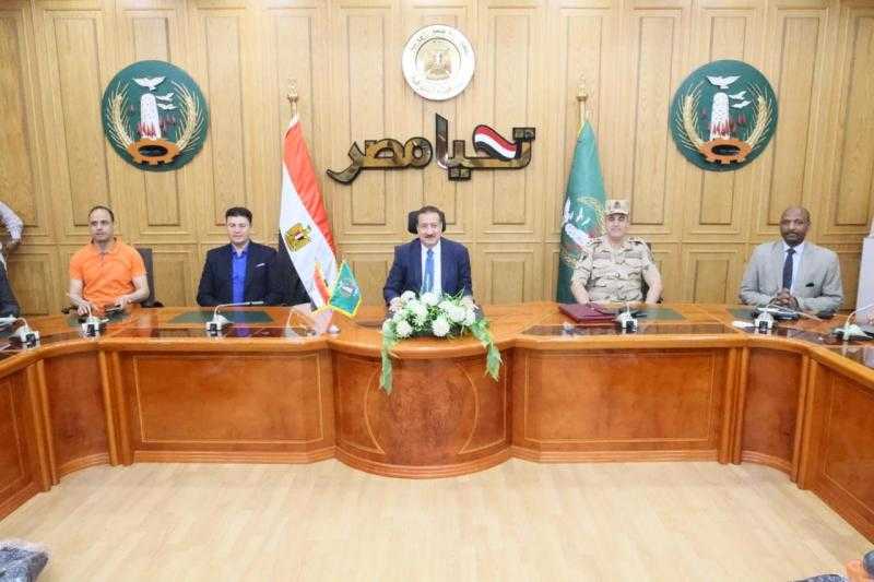 محافظ المنوفية يوزع مساعدات مالية ومواد غذائية ولحوم وملابس لــ 40 حالة إنسانية ويسلم كراسي متحركة لذوى الهمم