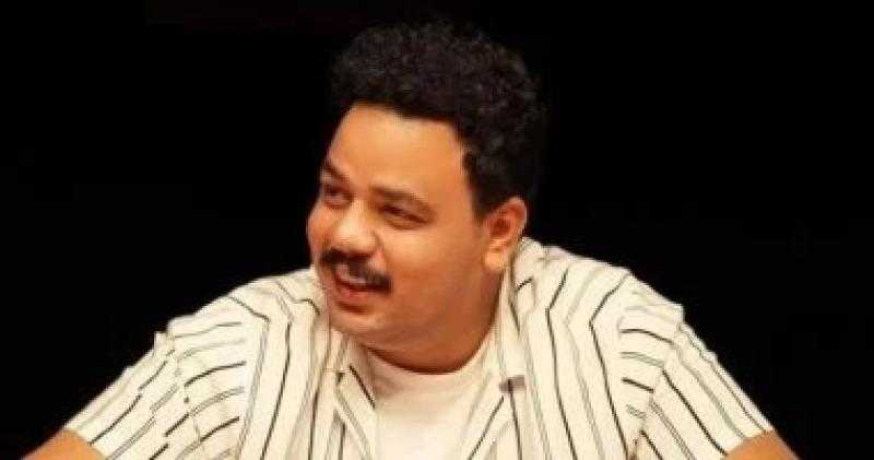 مصطفى غريب يعيش حالة من النشاط الفني