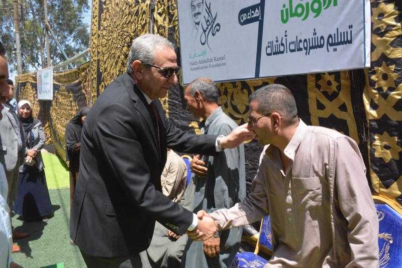 محافظ الغربية يسلم 9 أكشاك مجهزة للمكفوفين قبيل عيد الأضحى