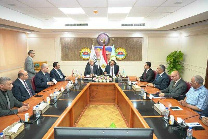 محافظ مطروح يستقبل رئيس الجهاز التنفيذى لجهاز تنمية المشروعات المتوسطة والصغيرة ومتناهية الصغر