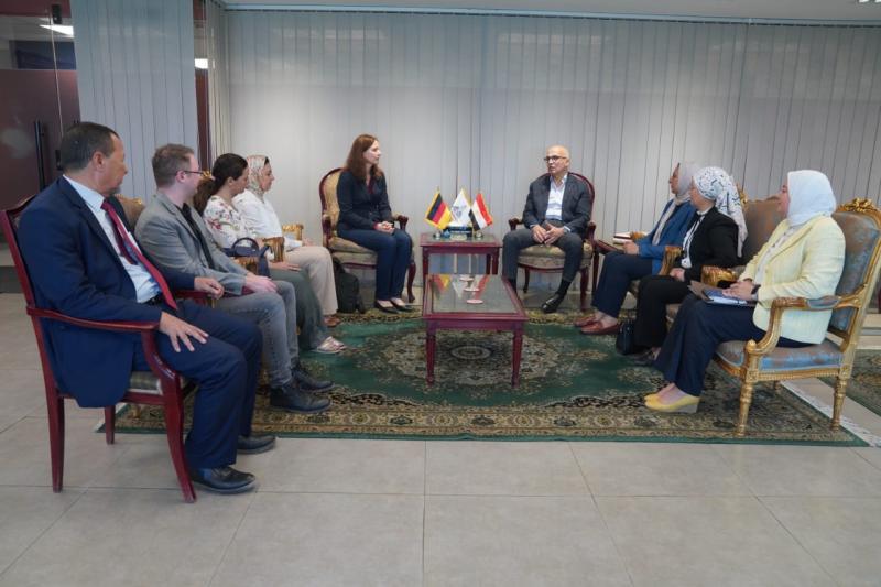 رئيس جامعة عين شمس يستقبل مدير الهيئة الألمانية للتبادل العلمي لتعزيز التعاون الأكاديمي