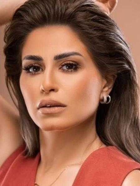 منة فضالي تتصدر الترند بعد إجازتها الصيفية في لبنان