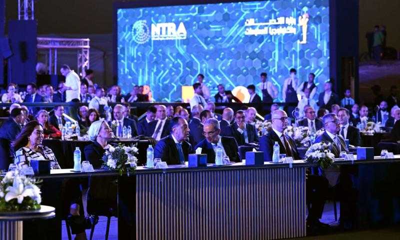 مدبولي: أقول لشبابنا هذا وقتكم.. الجيل الخامس ليس فقط سرعة أعلى للاتصال بل تمكين حقيقي لكم