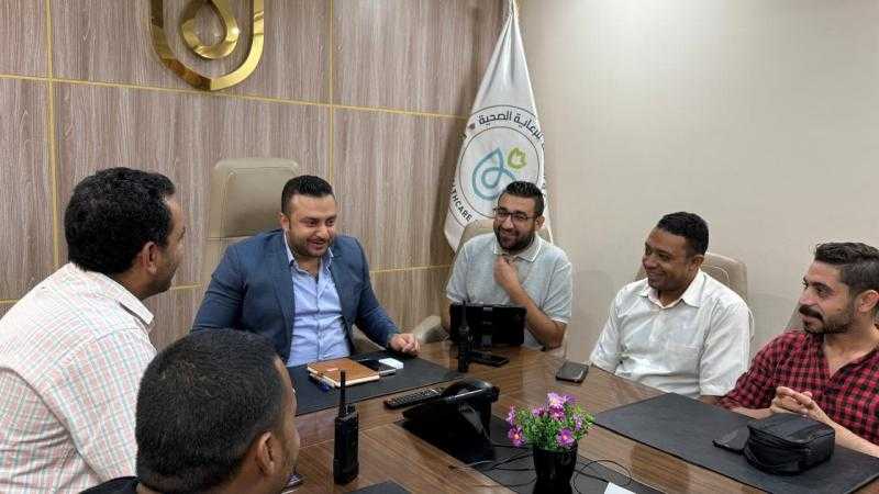 مدير فرع الهيئة العامة للرعاية الصحية بالأقصر يترأس غرفة الطوارئ استعدادًا لعيد الأضحى المبارك