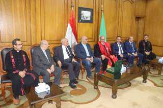 محافظ القليوبية يستقبل راعي الكنيسة الإنجيلية لتقديم التهنئة بمناسبة عيد الأضحى المُبارك