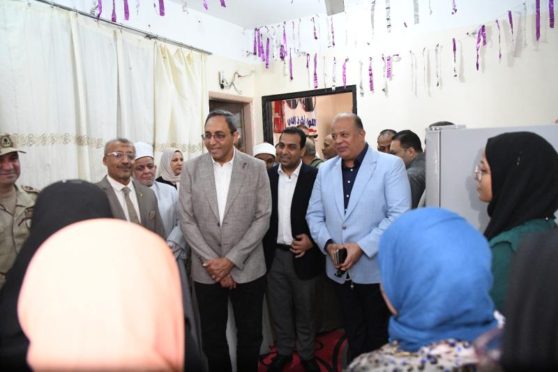 محافظ قنا 