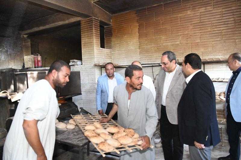 محافظ قنا يتفقد المخابز ومنافذ بيع اللحوم ويفاجئ مستشفى حميات نجع حمادي