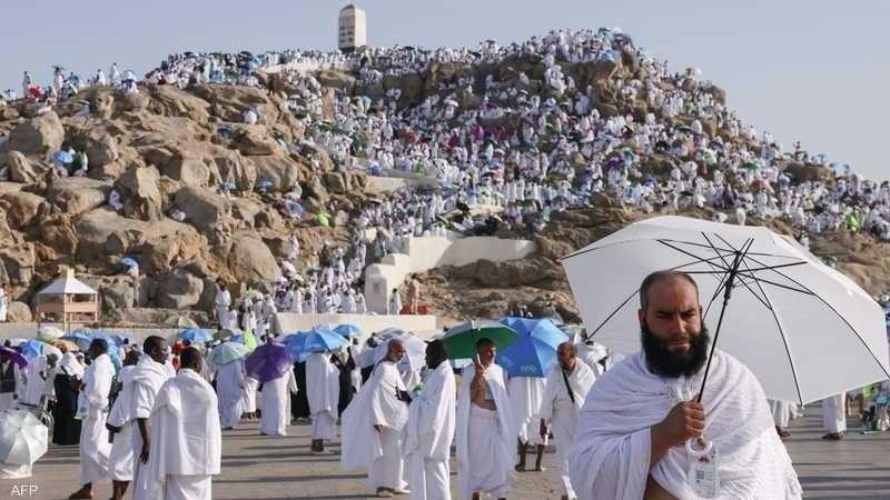 مشهد مهيب.. صعود 1.5 مليون حاج على جبل عرفات