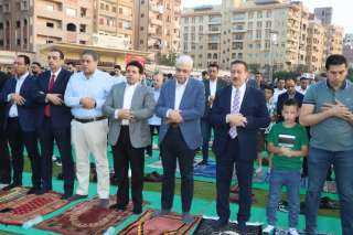 رئيس جامعة المنوفية يؤدي شعائر صلاة عيد الأضحى وسط أهالي المحافظة بنادى جمهورية شبين