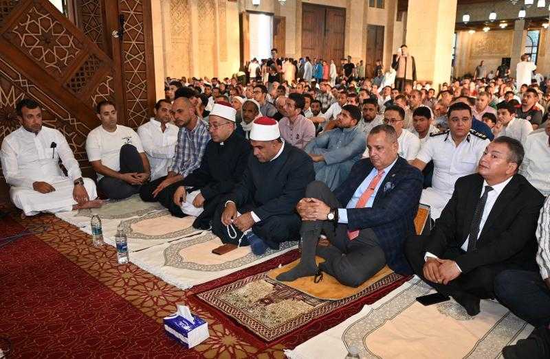 محافظ جنوب سيناء يؤدي صلاة عيد الأضحى المبارك وسط الاف المصلين بمسجد المصطفى بشرم الشيخ