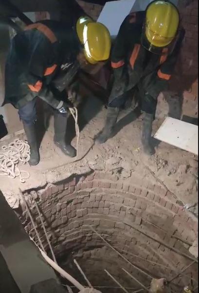 إنقاذ طفل سقط في بالوعة صرف بمرسى علم