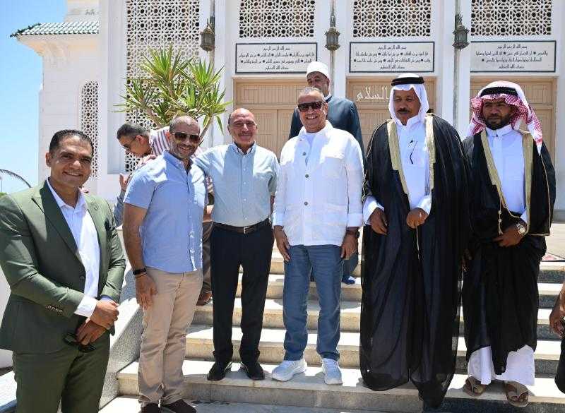 محافظ جنوب سيناء يؤدي صلاة الجمعة بمسجد السلام بمدينة شرم الشيخ