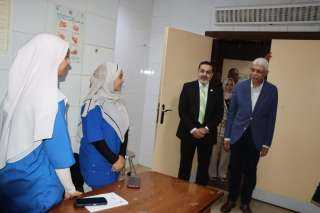 رئيس جامعة المنوفية يتفقد معهد الكبد القومي ويقدم التهنئة للأطقم الطبية والعاملين بعيد الاضحي المبارك