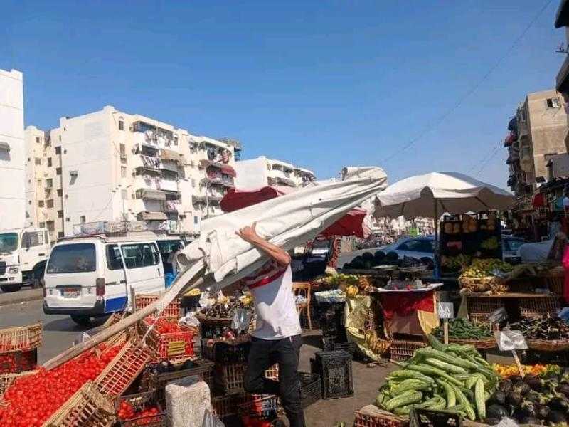 حملات متواصلة خلال ثاني أيام عيد الأضحى لمتابعة رفع الإشغالات والمخالفات بنطاق حى الضواحى