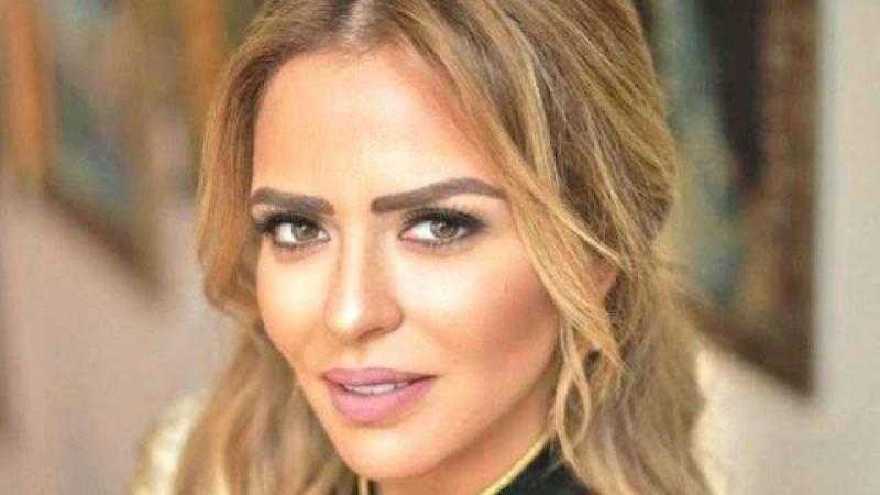 في ظهورها الأول عقب الطلاق.. مها الصغير تغني: علي صوتك بالغنى