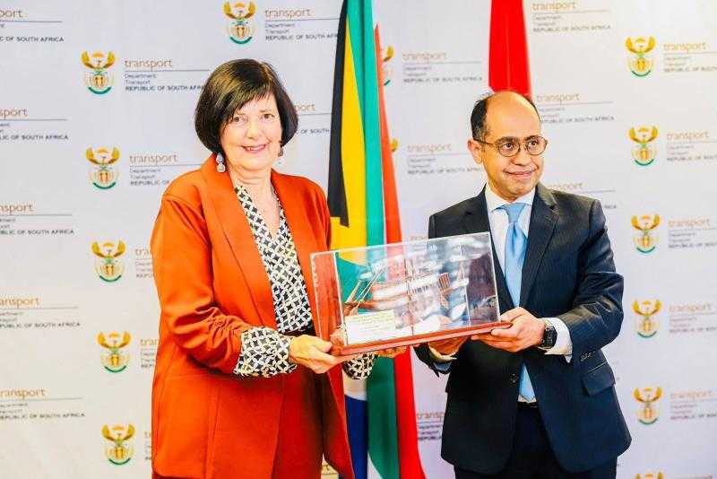 السفير المصري في بريتوريا يلتقي وزيرة النقل الجنوب أفريقية