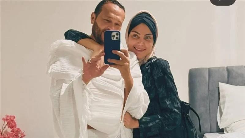 ريهام حجاج توثق رحلة الحج العاطفية مع زوجها وتكشف عن تحولها بالحجاب