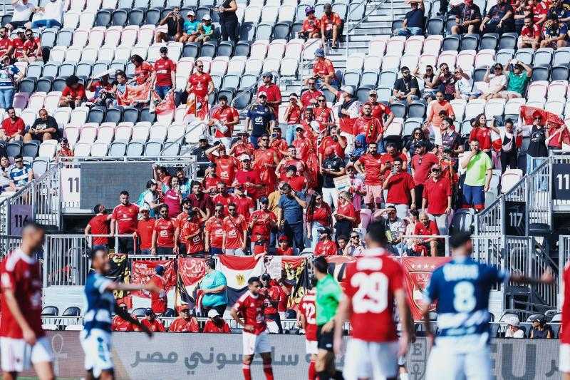 باتشوكا يتفوق على الأهلي بهدف في الشوط الأول.. فيديو