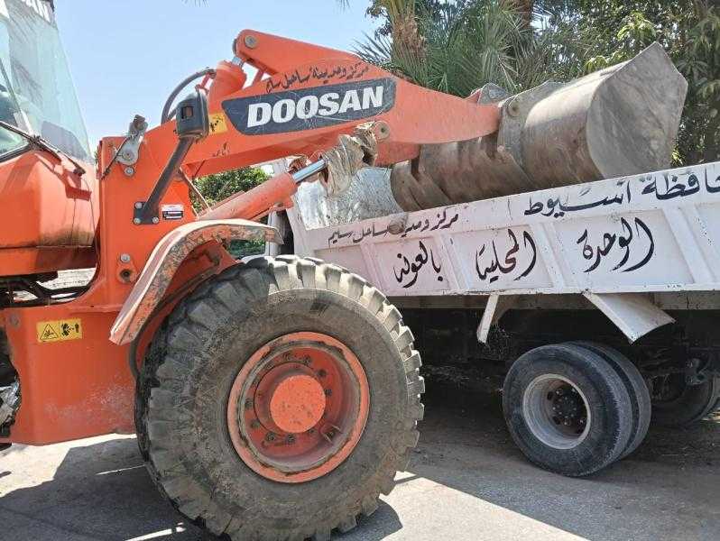 محافظ أسيوط: رفع 930 طنًا من المخلفات وتكثيف حملات النظافة في مراكز وأحياء المحافظة