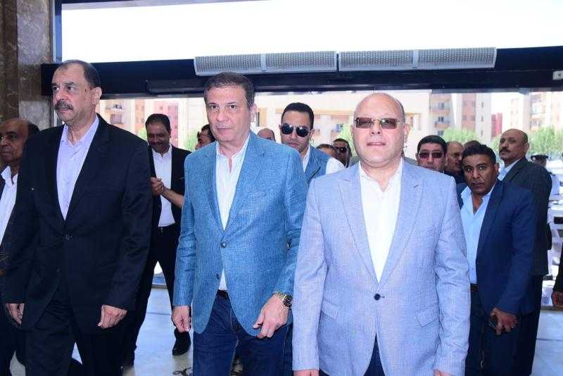 النعماني يستقبل وزير الزراعة خلال زيارته لمستشفي سوهاج الجامعي للاطمئنان علي مسئول حماية الأراضي بالإدارة الزراعية عقب تعرضه للاصابه اثناء تاديه عمله