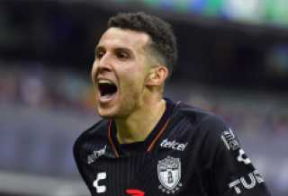 أسامة الإدريسي لاعب باتشوكا يتحدث عن اللعب في الدوري المصري: «معرفش»