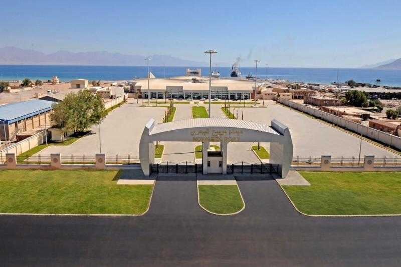 تداول 2000 طن بضائع عامة ومتنوعة و 244 شاحنة بموانى البحر الاحمر