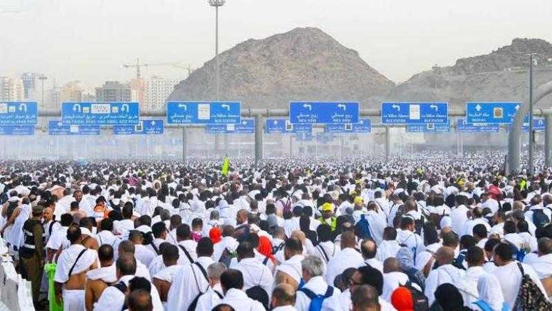 الحجاج يختتمون مناسكهم برمي الجمرات وطواف الوداع وسط أجواء ميسّرة