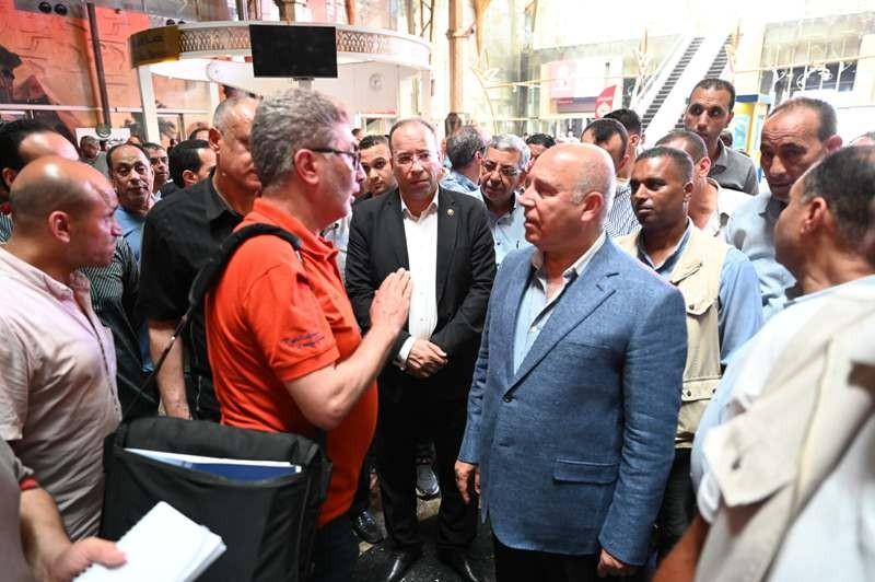 كامل الوزير في جولة تفقدية مفاجئة بمحطتي رمسيس والشهداء: استعدادات مكثفة لعودة الركاب بعد إجازة العيد