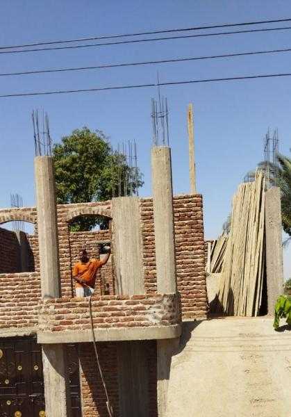 إيقاف أعمال وإزالة 3 حالات بناء مخالف بدون ترخيص بمركز ومدينة الطود بالأقصر