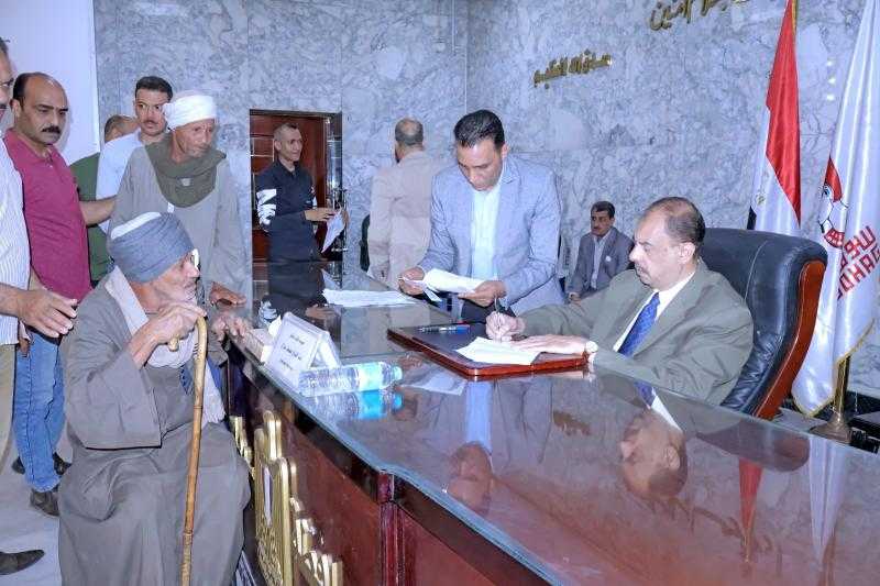 محافظ سوهاج يعقد اللقاء الجماهيري الأسبوعي للاستماع إلى شكاوى وطلبات المواطنين
