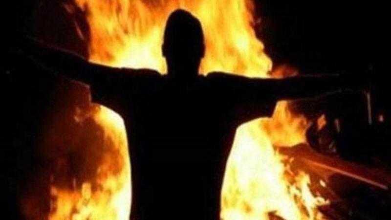 عاطل يشعل النار في نفسه بأوسيم