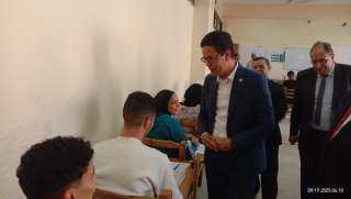 رئيس جامعة بنها يتفقد سير الامتحانات بكلية الحقوق