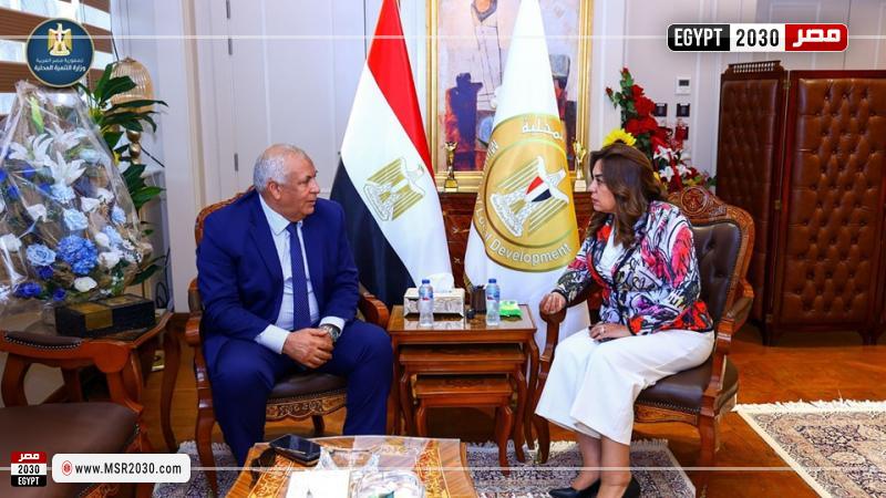 لقاء وزيرة التنمية المحلية مع محمد الزملوط محافظ الوادي الجديد