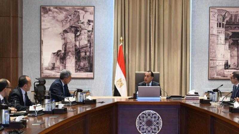 رئيس الوزراء يستعرض الفرص الاستثمارية بقطاعي السياحة والآثار