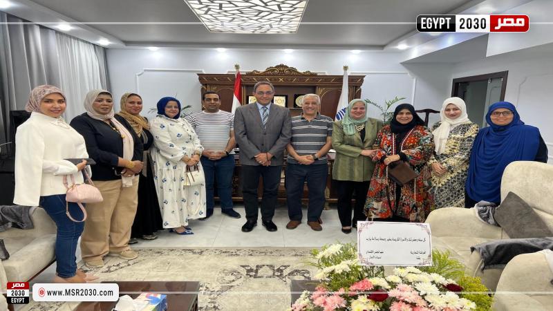 محافظ قنا