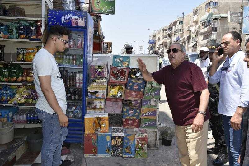 محافظ بورسعيد يشدد على إزالة الإشغالات والتعديات بحي الزهور