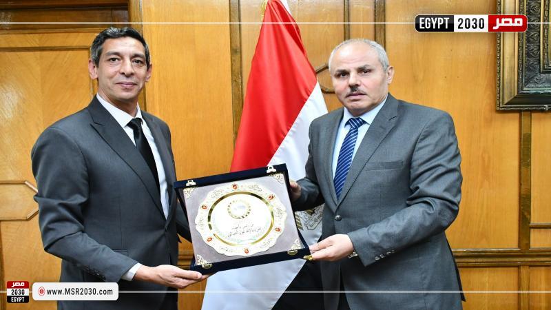 رئيس جامعة قناة السويس