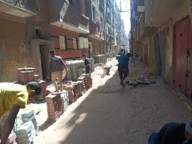 محافظ أسيوط: مواصلة تركيب بلاط الإنترلوك بتقسيم بيوض بمدينة أبوتيج ضمن خطة رفع كفاءة الشوارع