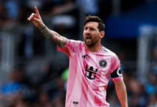 ميسي يتلقى عرضًا رسميًا من الدوري السعودي.. والأهلي الأقرب لضمه