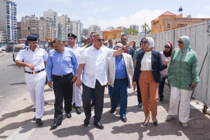 محافظ الإسكندرية يتابع تنفيذ المشروعات القومية بطريق الكورنيش