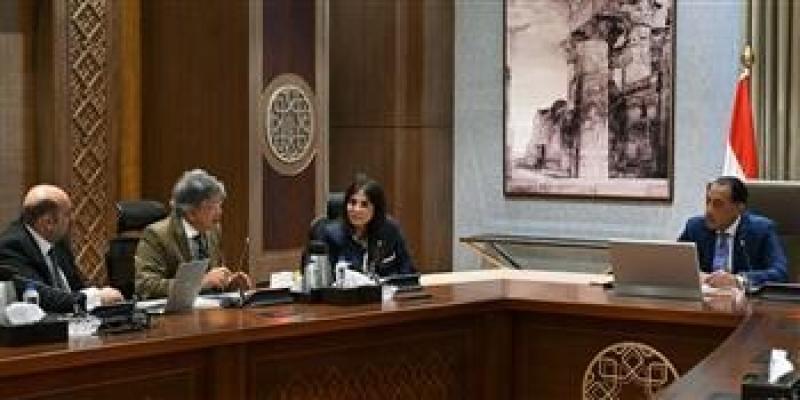 مدبولي يبحث مقترحات ”المواجهة” لتحفيز الاستثمار وتعزيز التعاون مع القطاع الخاص